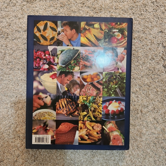 Gordan Ramsay Sunday Lunch Cookbook. - Picture 2 of 3